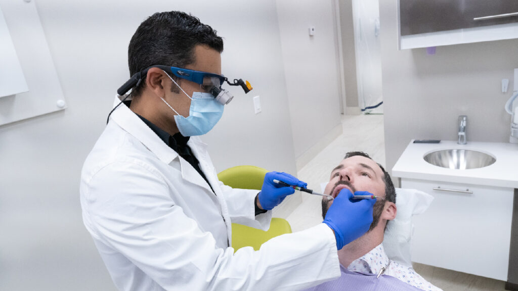 Experienced dentist checkup the teeth in Palmer, ON